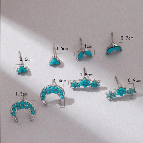 4 Pairs of Moon Design Turquoise Earrings in GOLD Tone - Picture 13 of 14